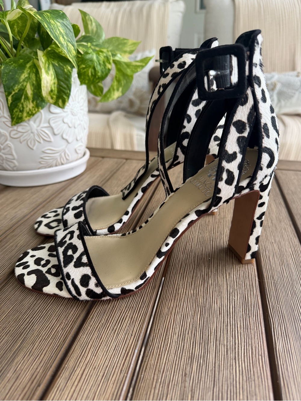 Vince Camuto Leopard Cow Hair Ankle Strap Block Heel Sandals Size 8M 3.75” - Picture 3 of 11